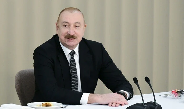 ilham-eliyev-pozitiv